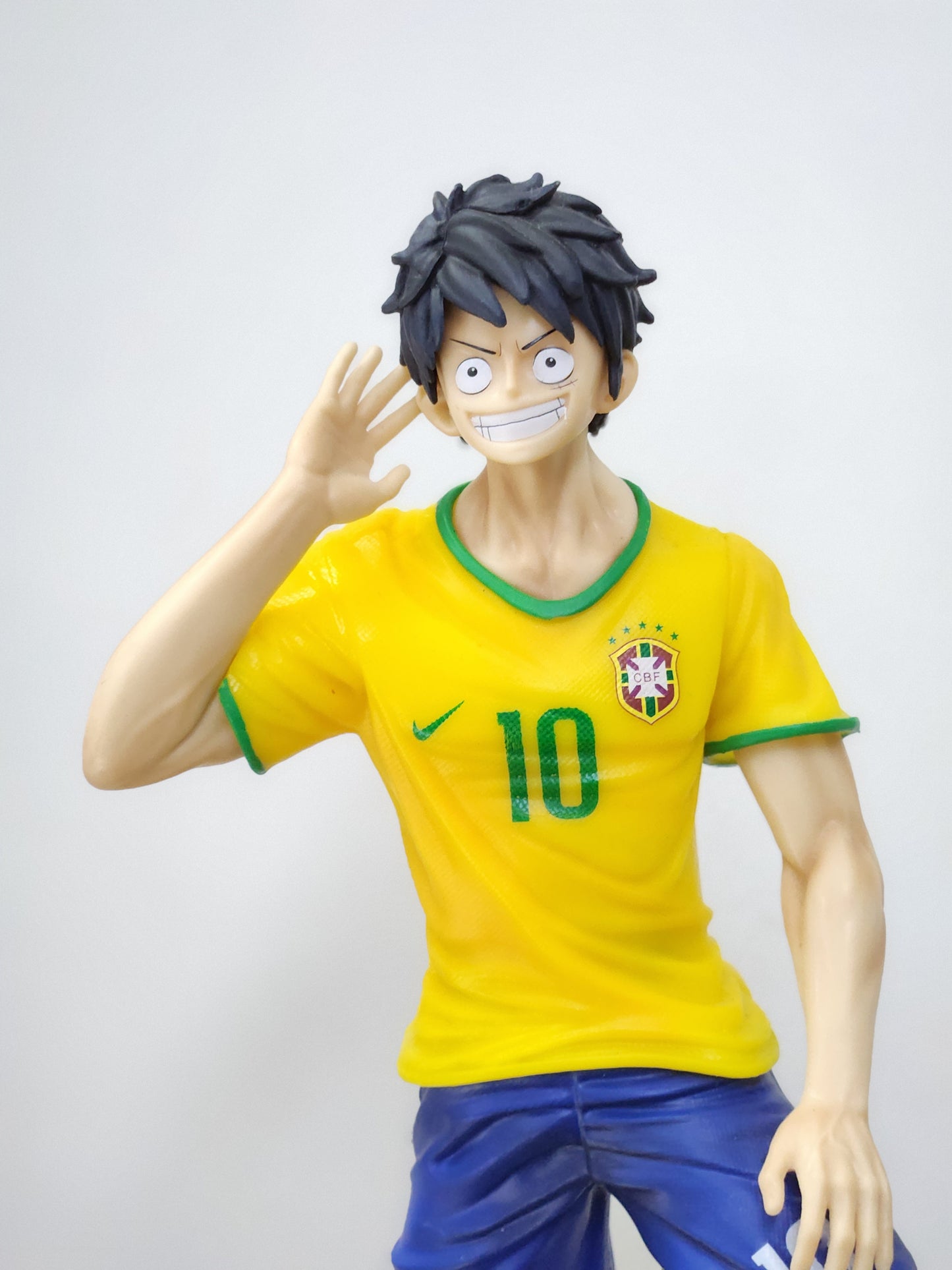 Figurine One Piece Luffy Football Bresil 34 cm