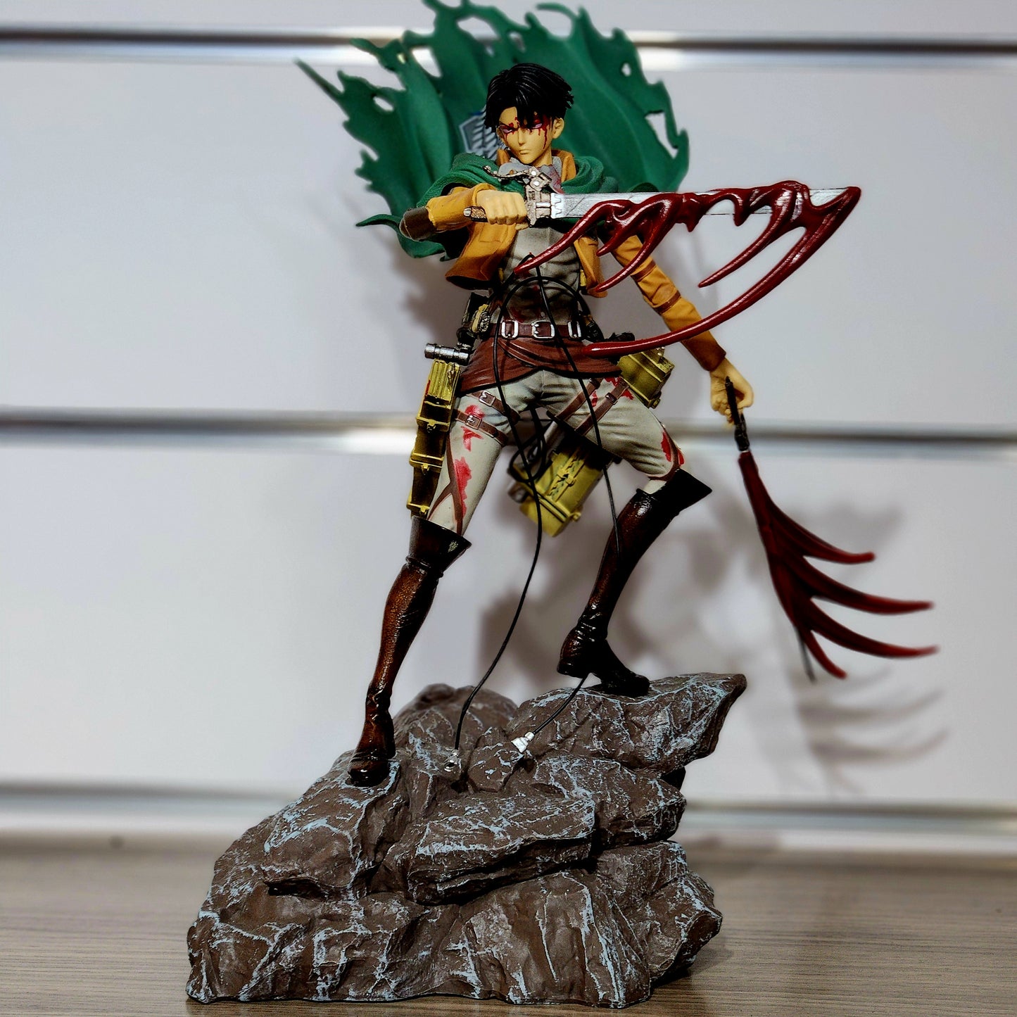 Figurine Levi Attack on titan 35 Cm