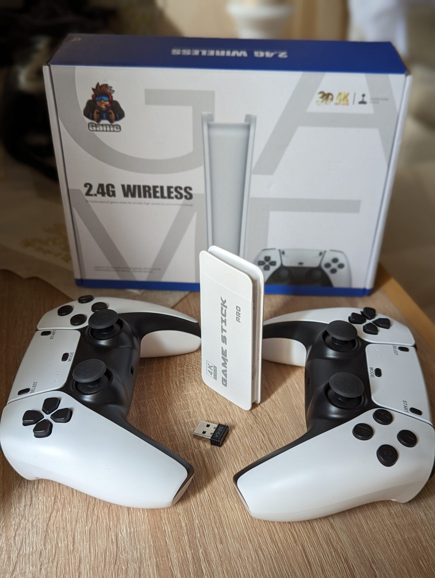 Game Stick Pro + 2x Manettes + 20.000 Jeux Retro