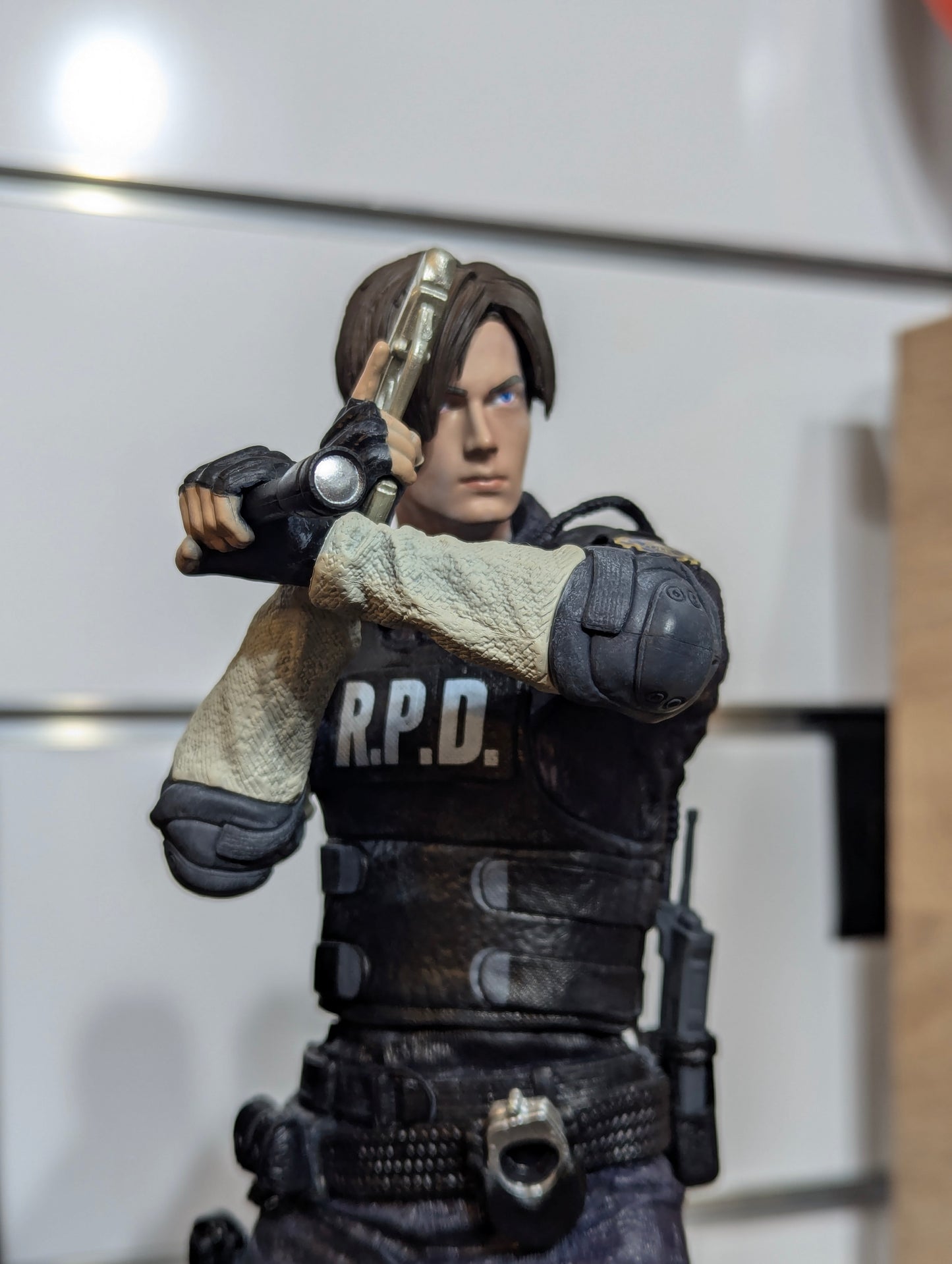 Figurine Resident Evil Leon S Kennedy 34 Cm