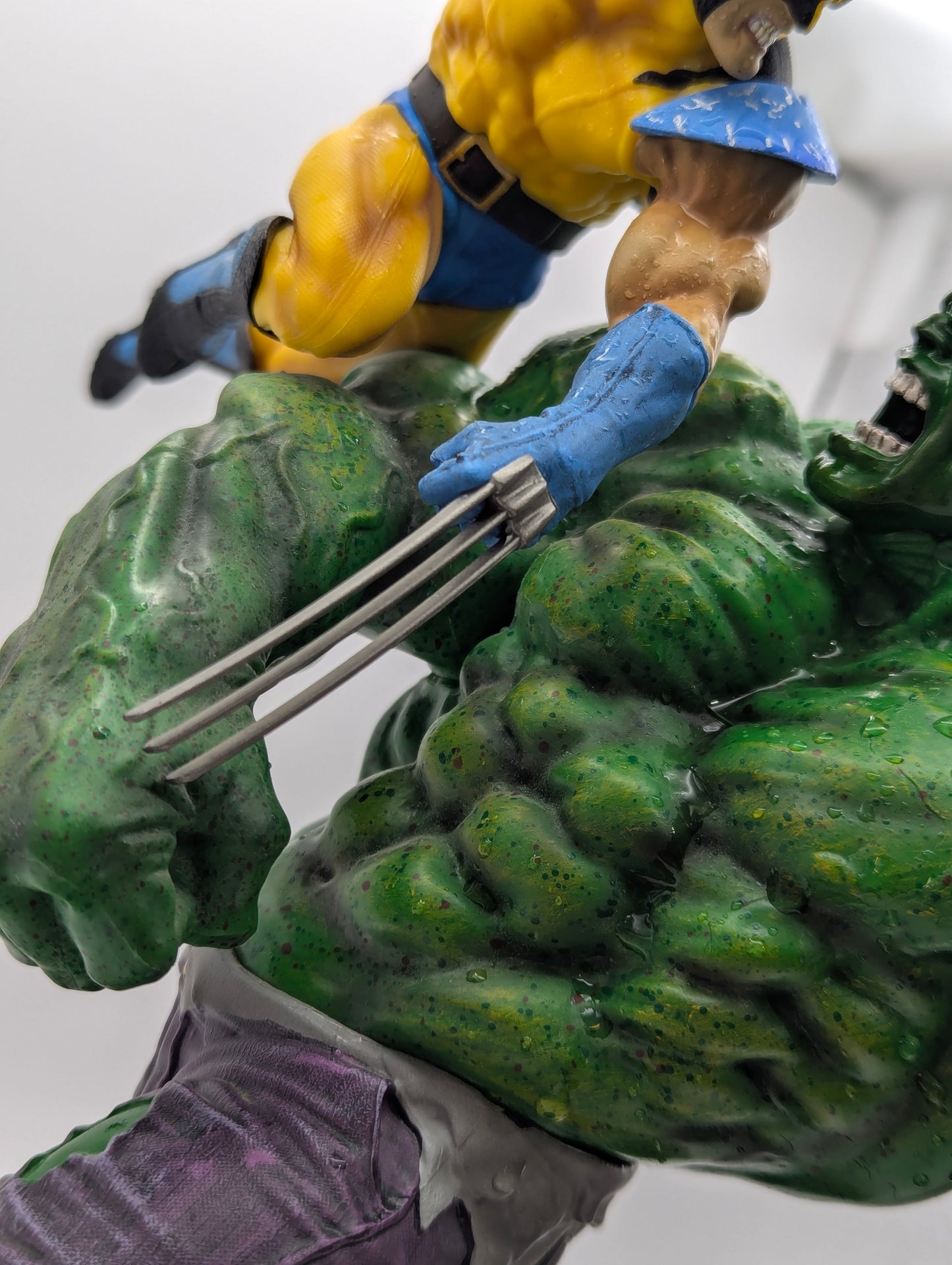 Figurine Hulk vs Wolverine 30 cm