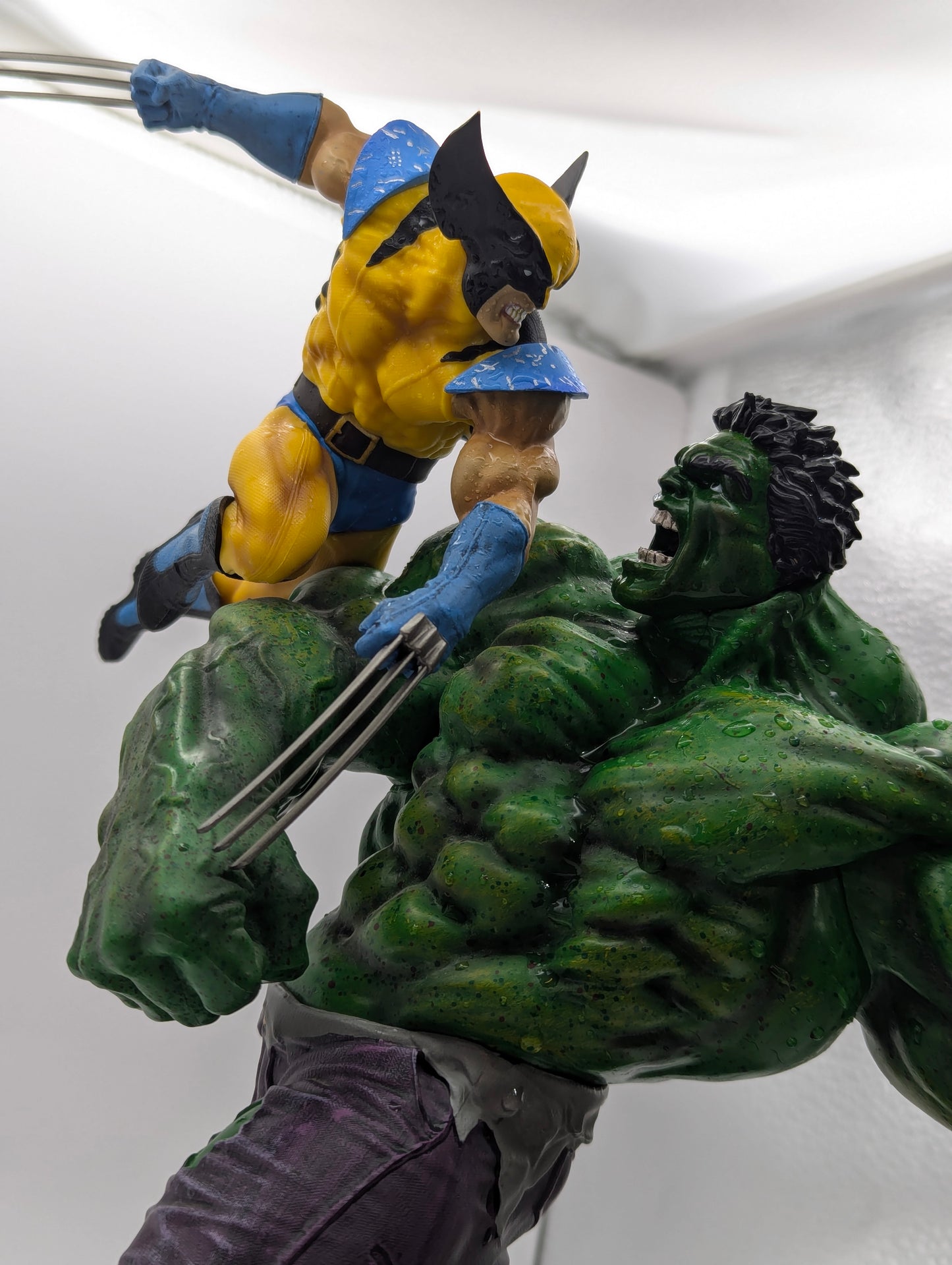 Figurine Hulk vs Wolverine 30 cm
