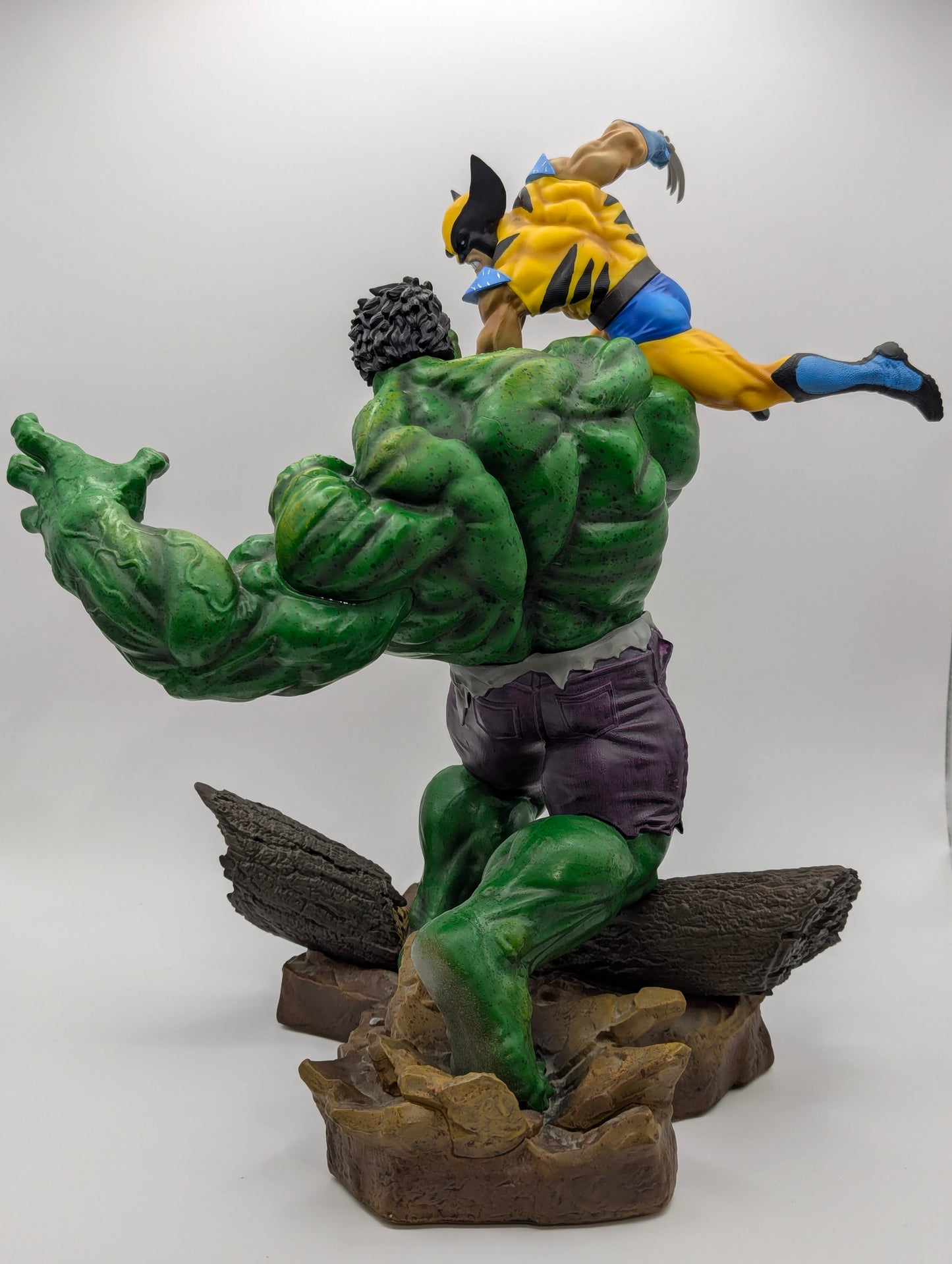 Figurine Hulk vs Wolverine 30 cm