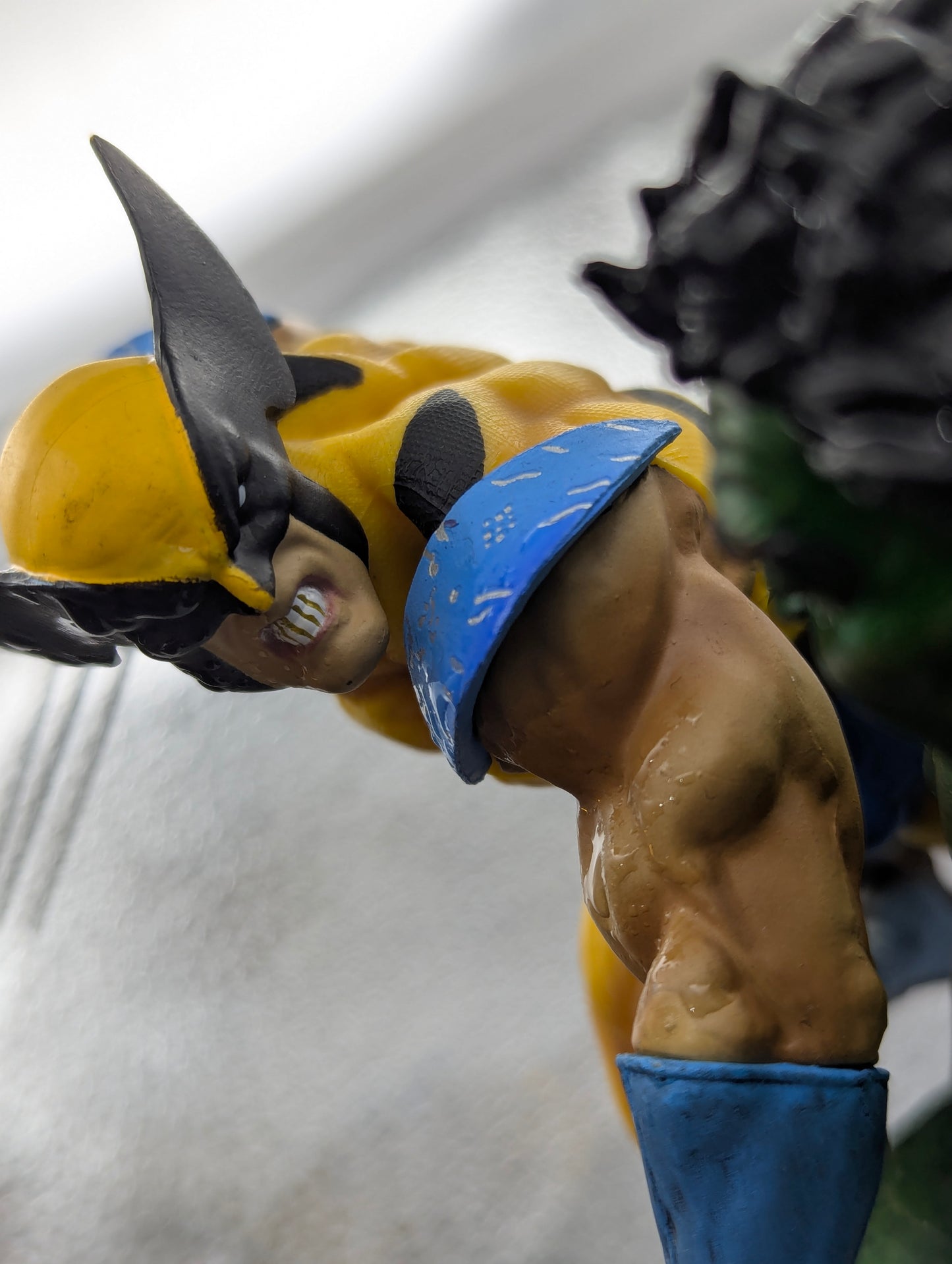 Figurine Hulk vs Wolverine 30 cm