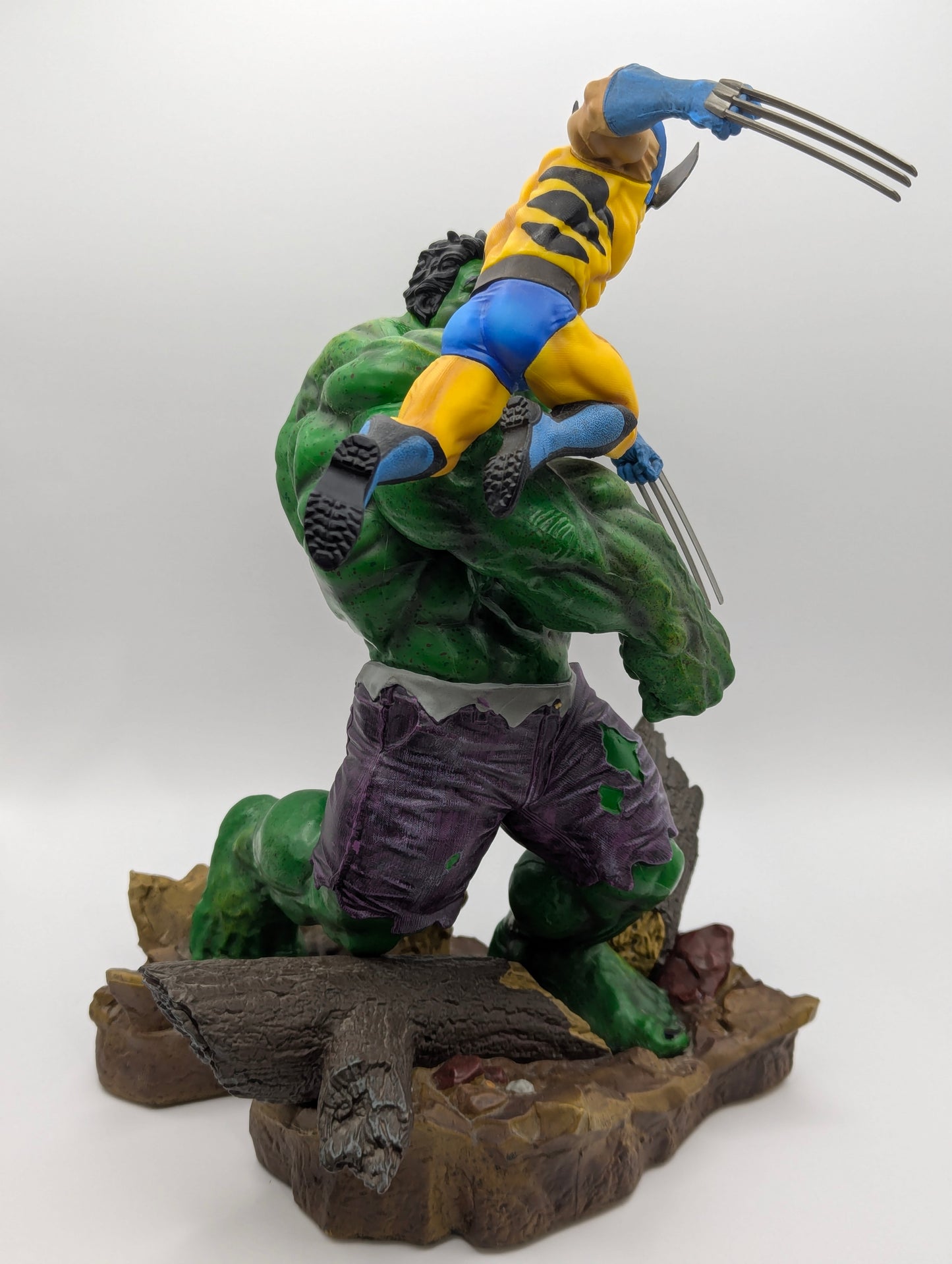 Figurine Hulk vs Wolverine 30 cm