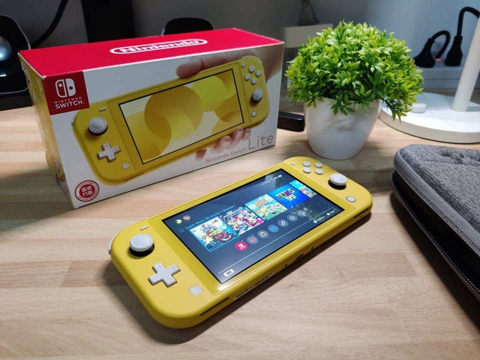 Nintendo Switch Lite Jaune Flashée +Jeux (128Gb) Occasion ♻️