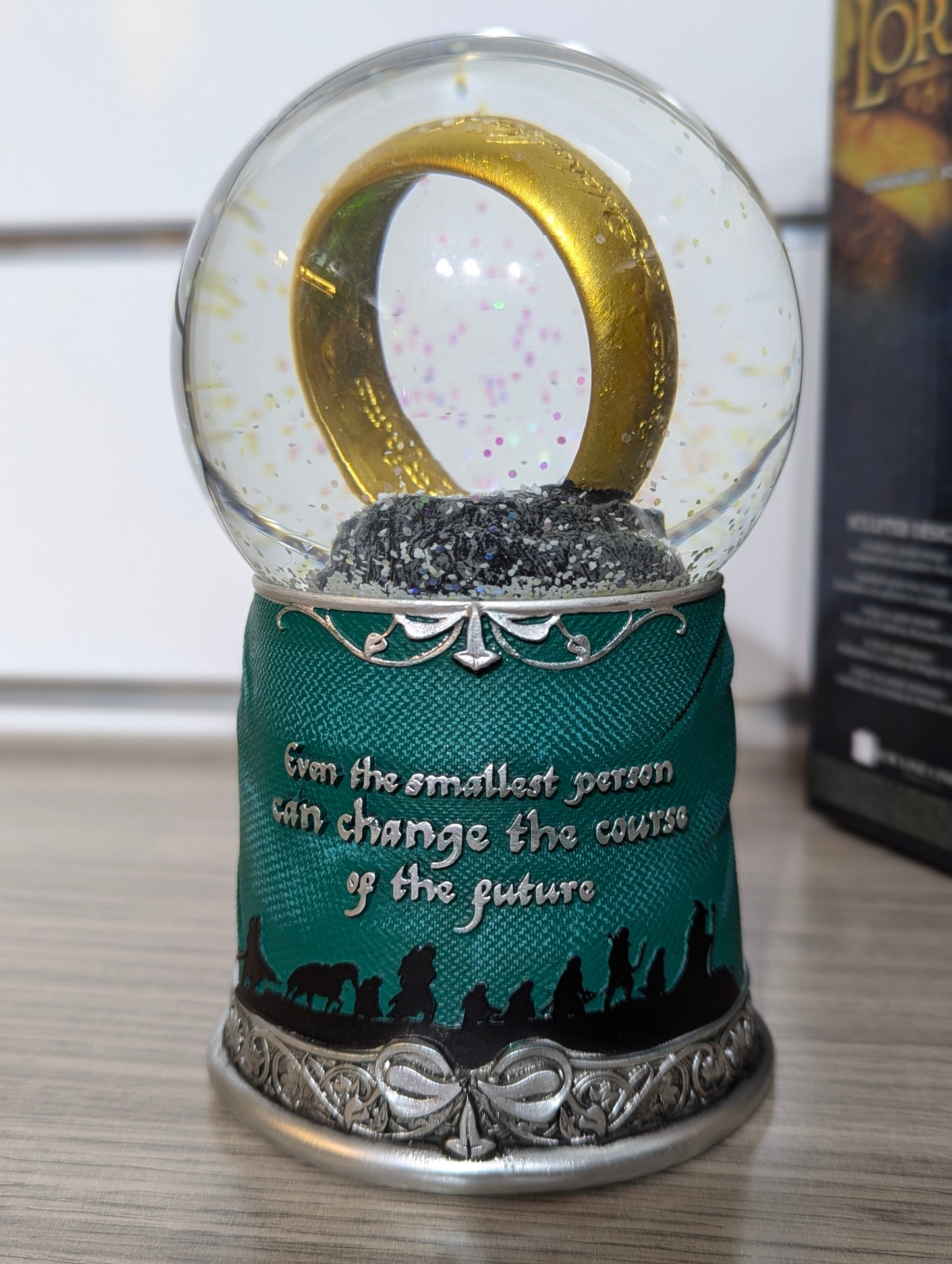 Boule De Neige Seigneurs Des Anneaux Frodo 17 cm