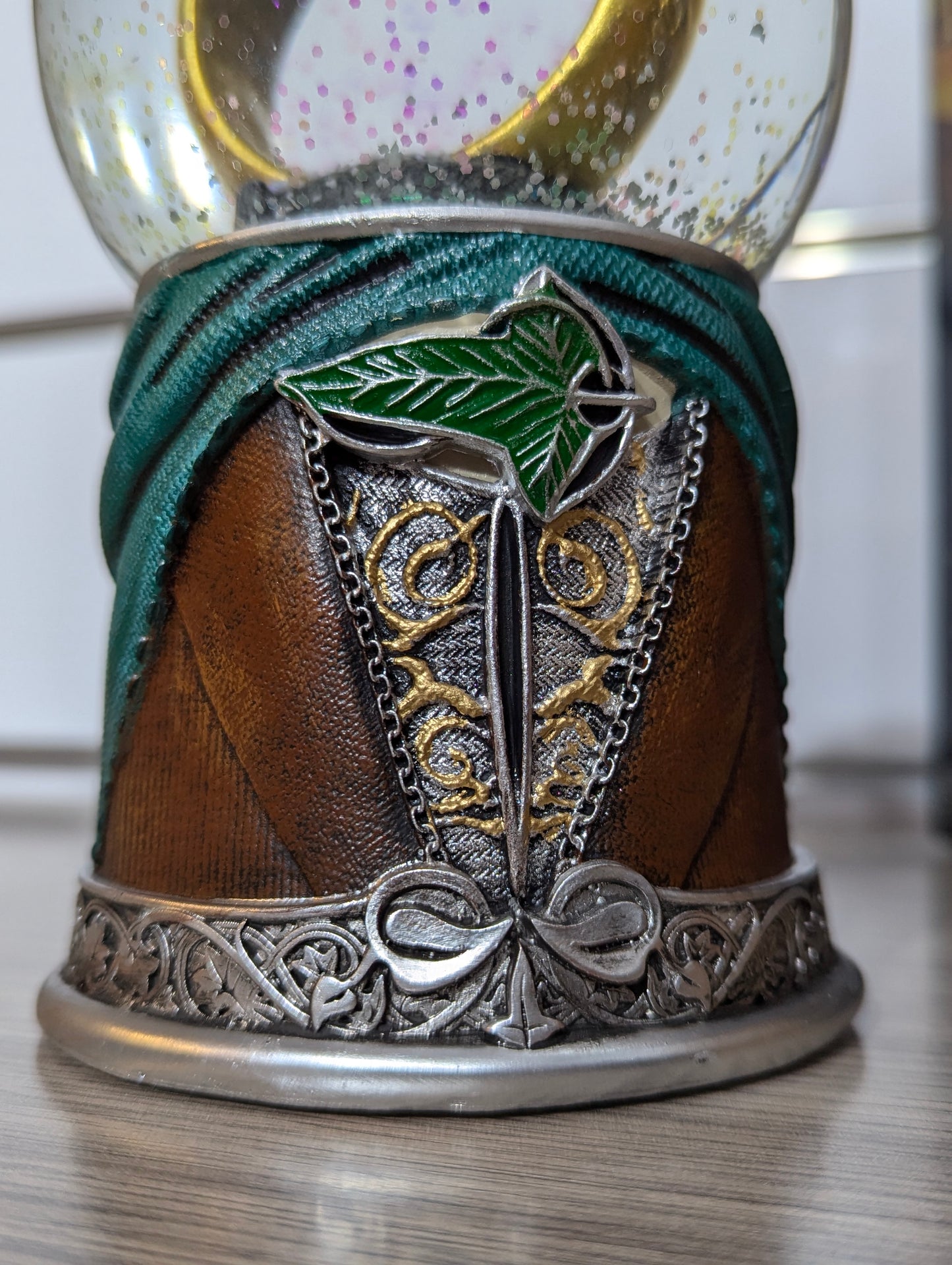 Boule De Neige Seigneurs Des Anneaux Frodo 17 cm