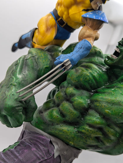 Figurine Hulk vs Wolverine 30 cm