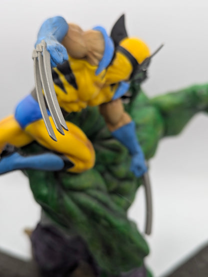 Figurine Hulk vs Wolverine 30 cm