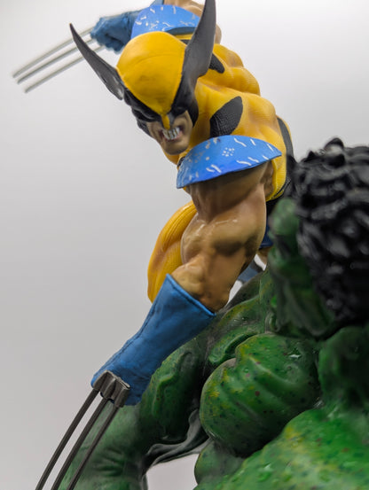 Figurine Hulk vs Wolverine 30 cm