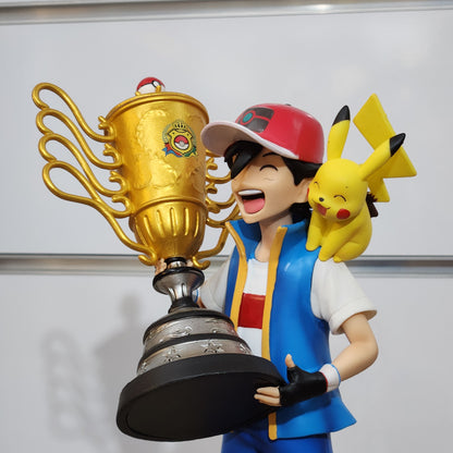 Figurine Sacha et Pikachu coupe 26 cm