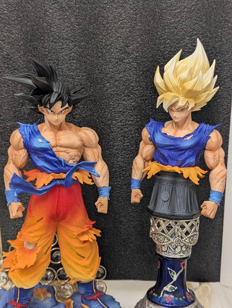 Figurine Goku SSJ + Buste  34 cm
